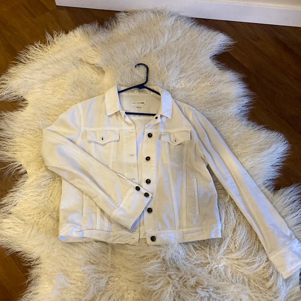 White rag and bone lightweight  jean jacket. Sz. L.